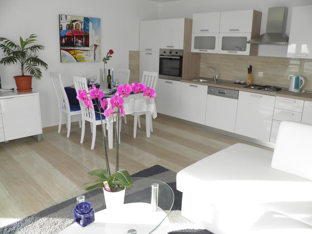 Apartments Perla Dinjiška Cameră foto